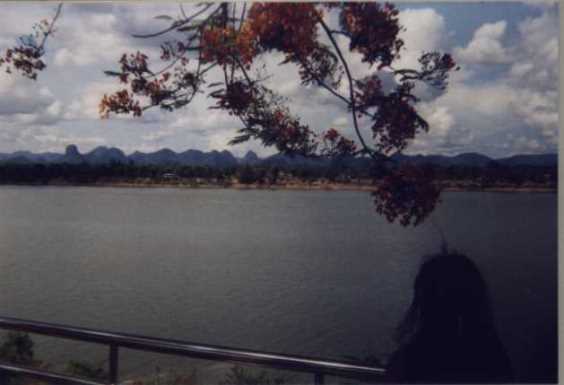 nakhon phanom blick nach laos ueber den mekong